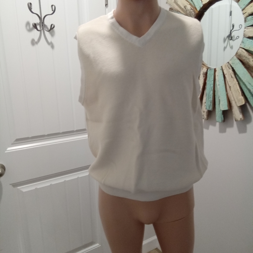 Izod Men's Size M Cream V-Neck Sweater Vest Classic Knit